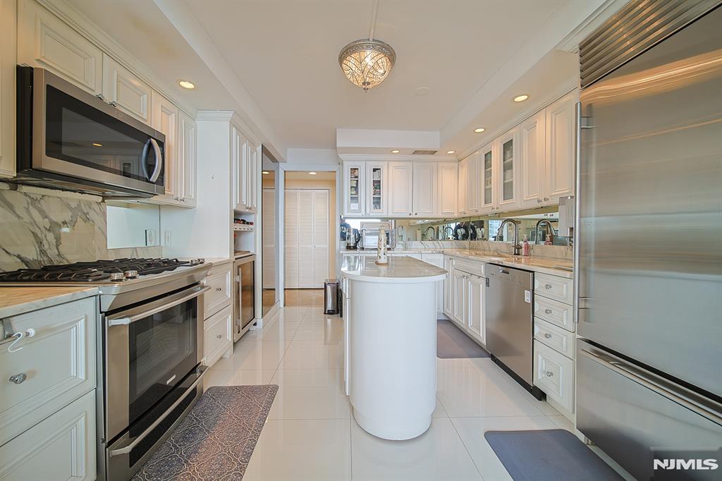 200 Old Palisade Road 16E