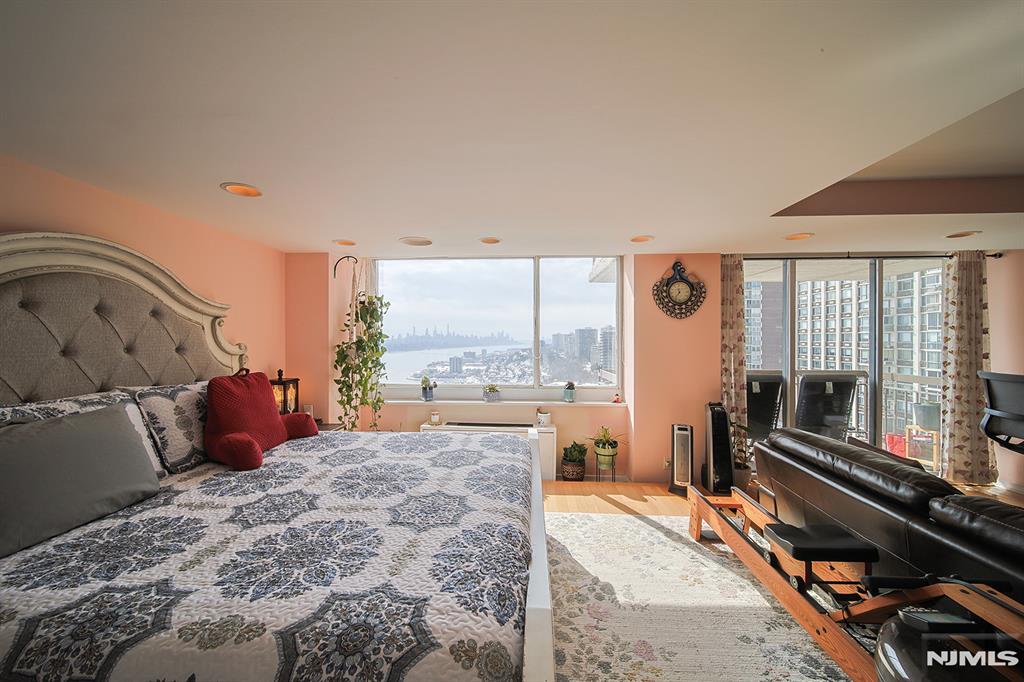 200 Old Palisade Road 16E