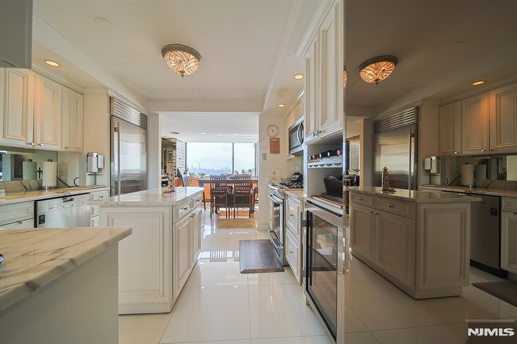 200 Old Palisade Road 16E