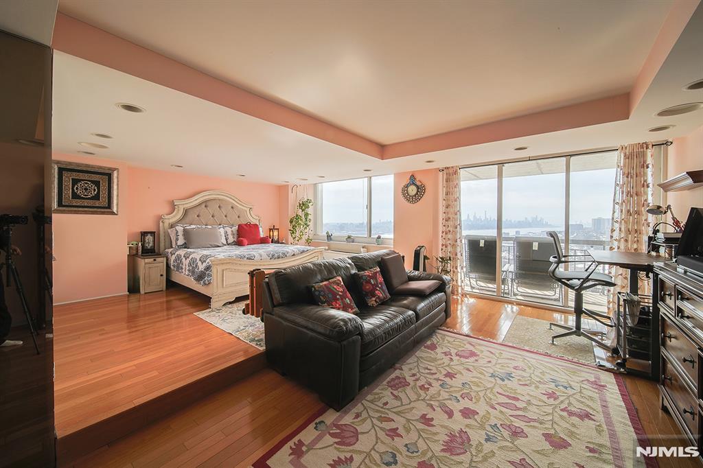 200 Old Palisade Road 16E