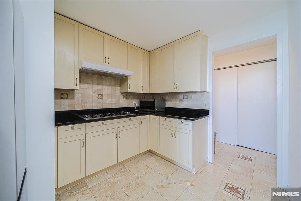 200 Old Palisade Road 9H