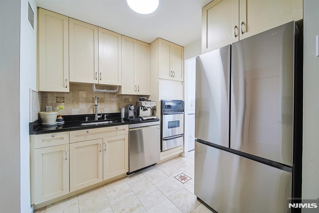 200 Old Palisade Road 9H