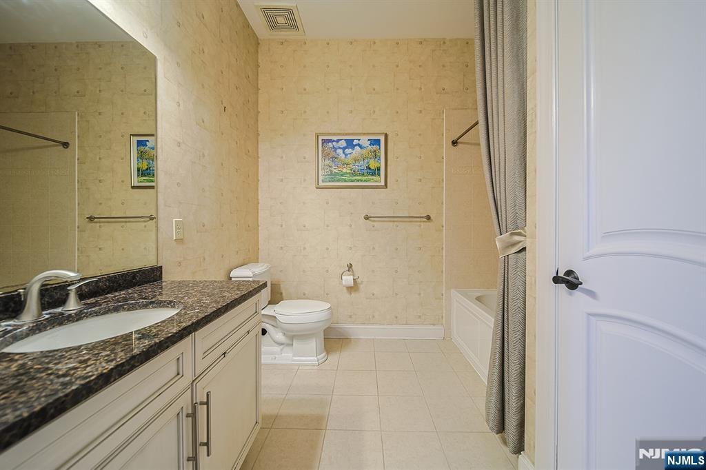 1302 The Plaza 302