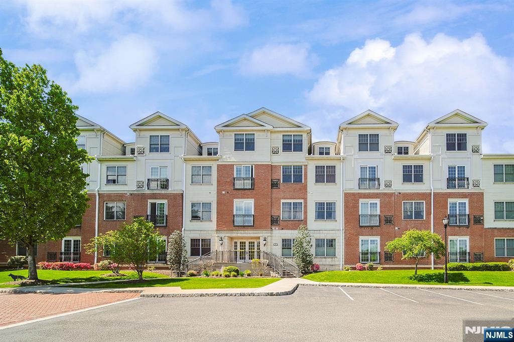 1302 The Plaza 302