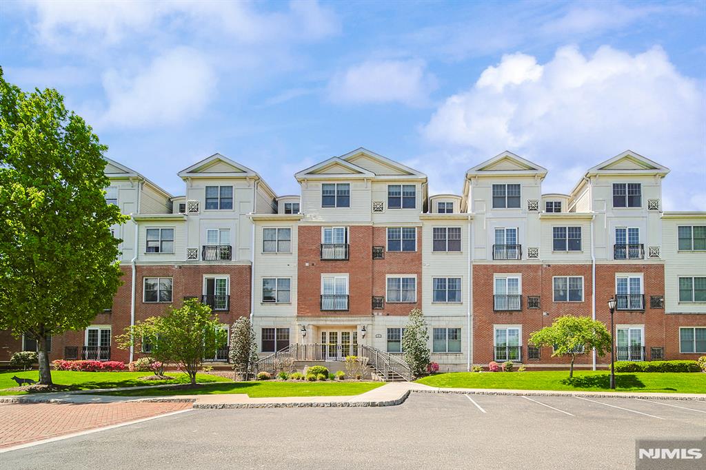 1302 The Plaza 302