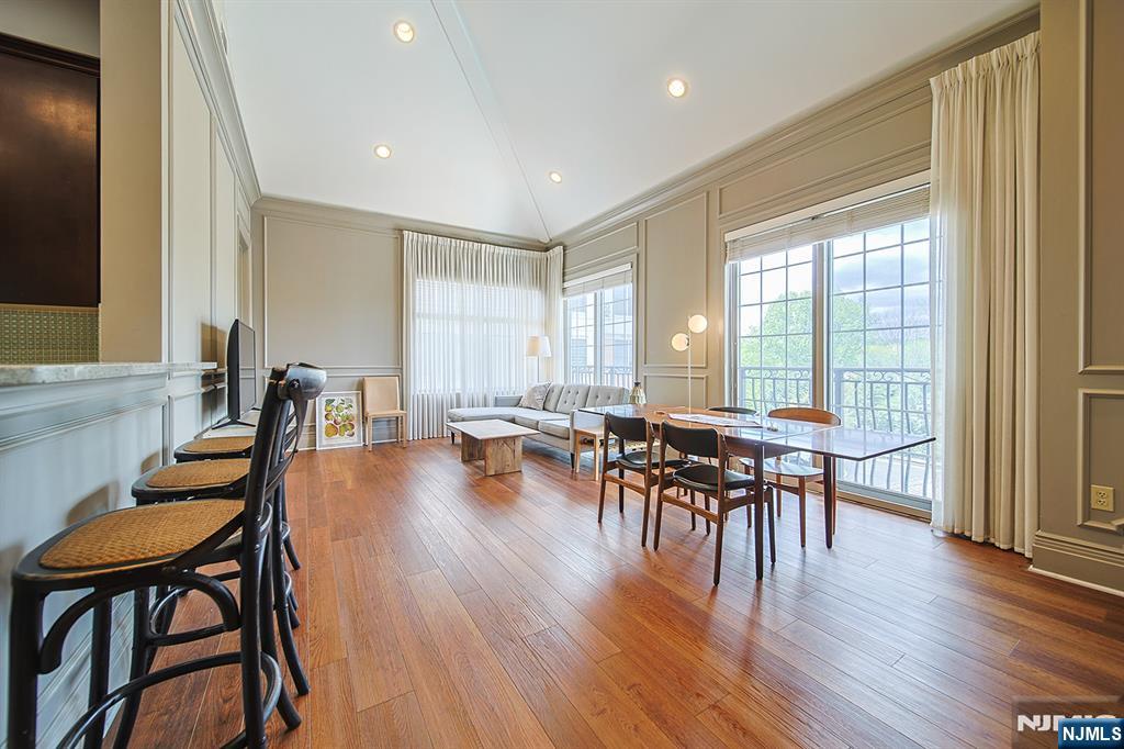 1302 The Plaza 302