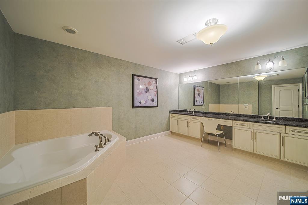 1302 The Plaza 302