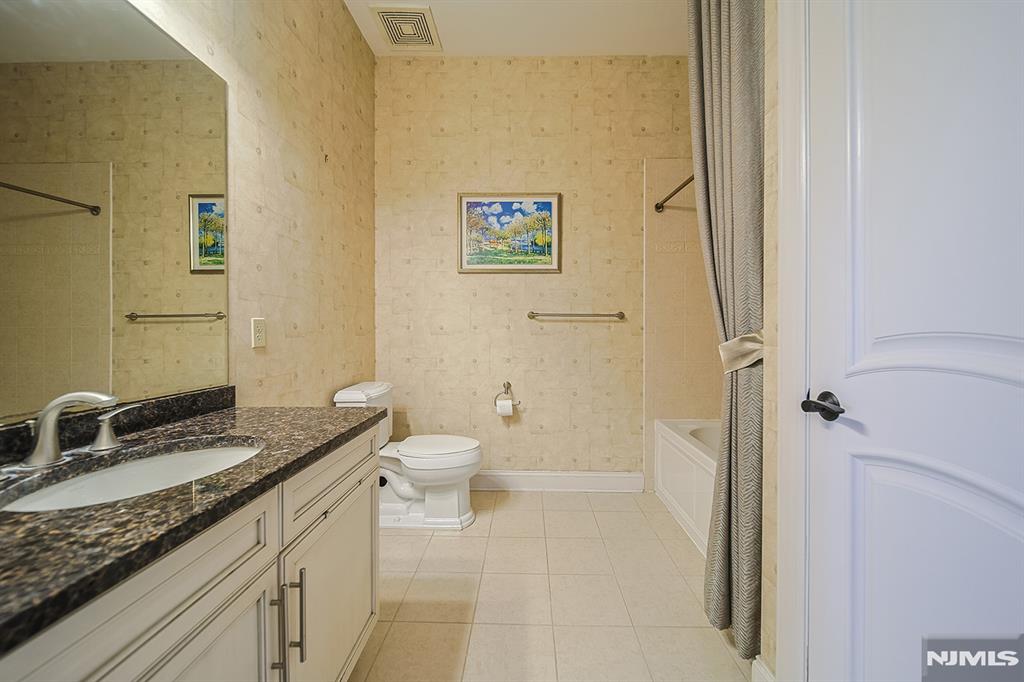 1302 The Plaza 302