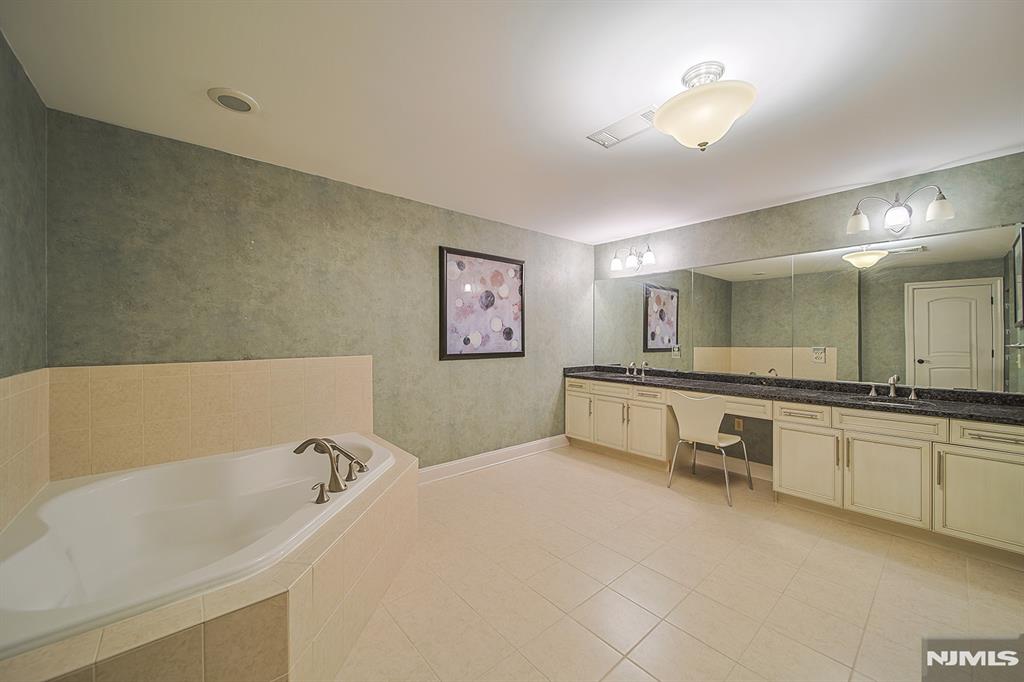 1302 The Plaza 302