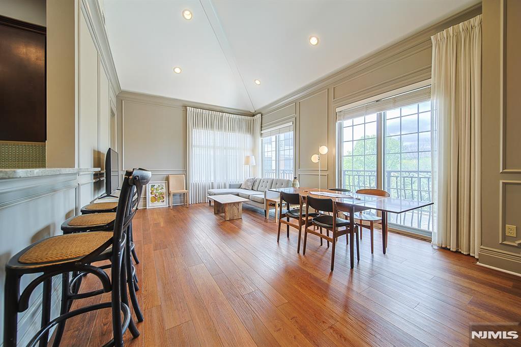 1302 The Plaza 302