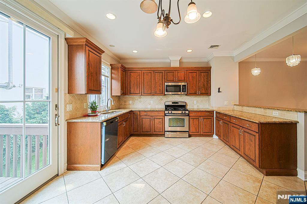 2462 3rd Street 2462
