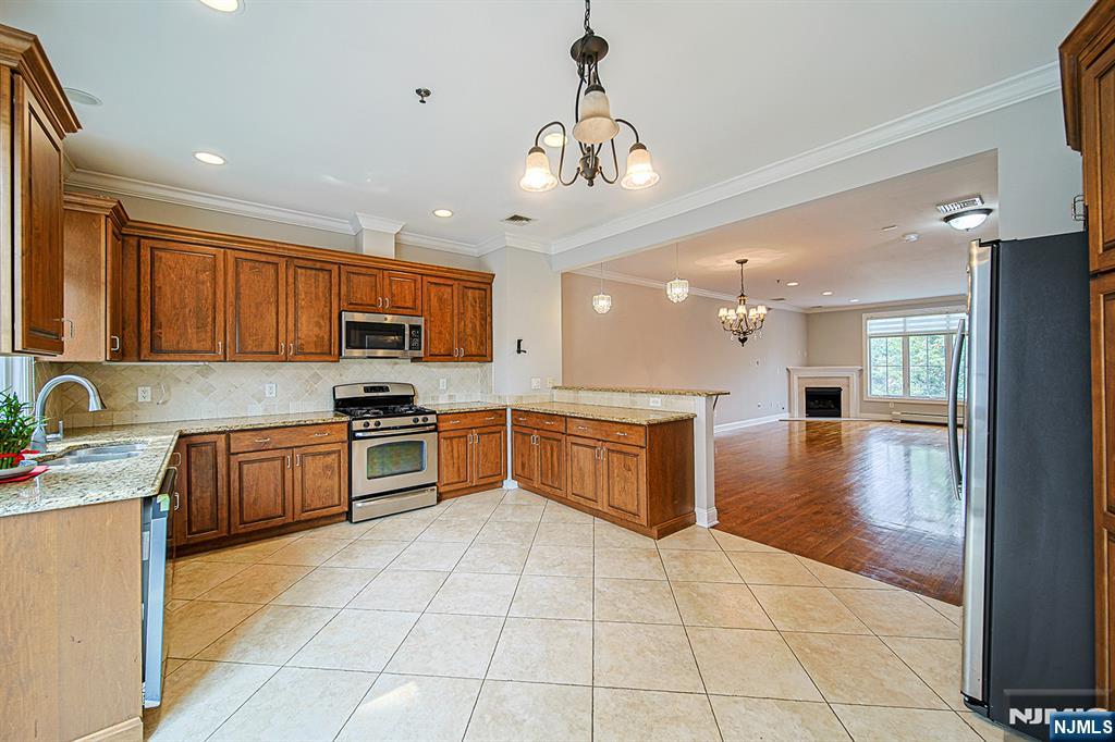 2462 3rd Street 2462