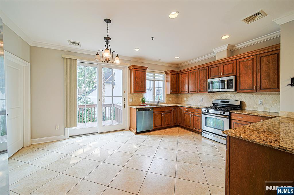 2462 3rd Street 2462
