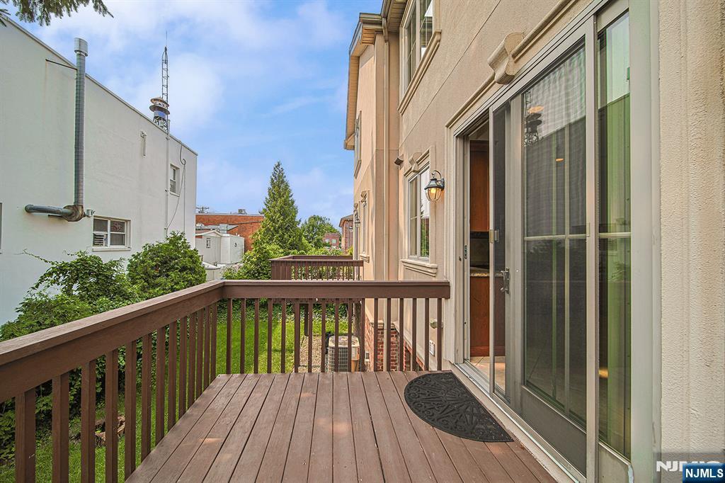 2462 3rd Street 2462