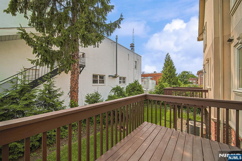 2462 3rd Street 2462