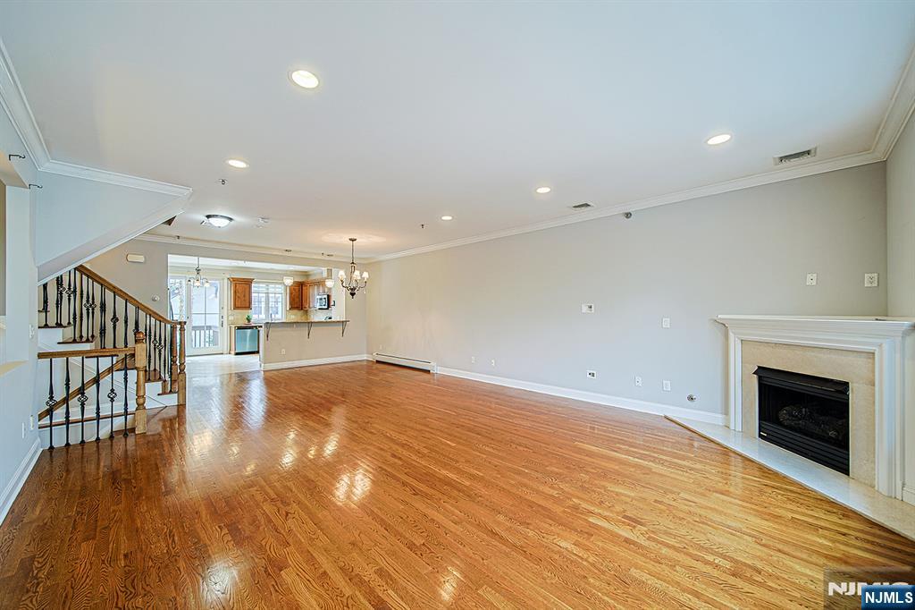 2462 3rd Street 2462