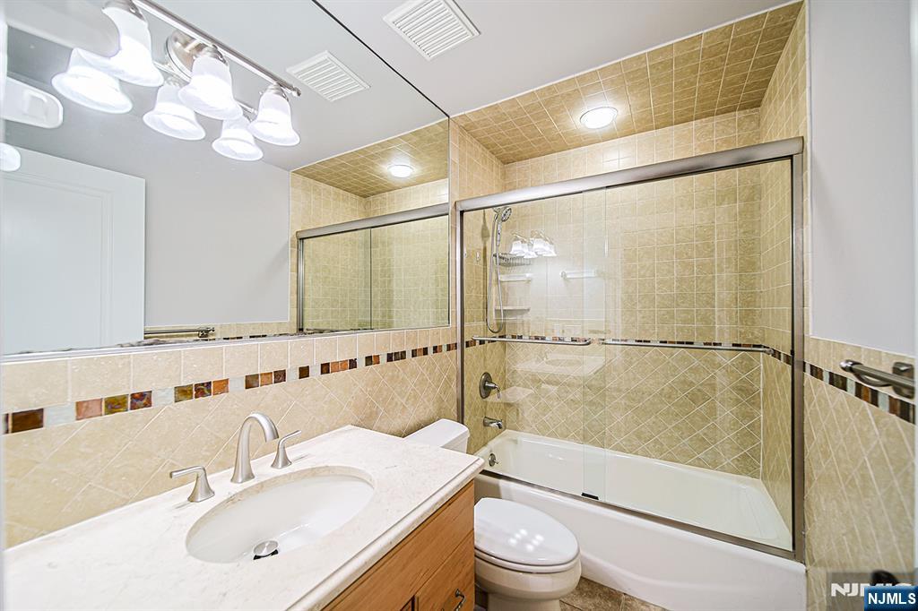2462 3rd Street 2462