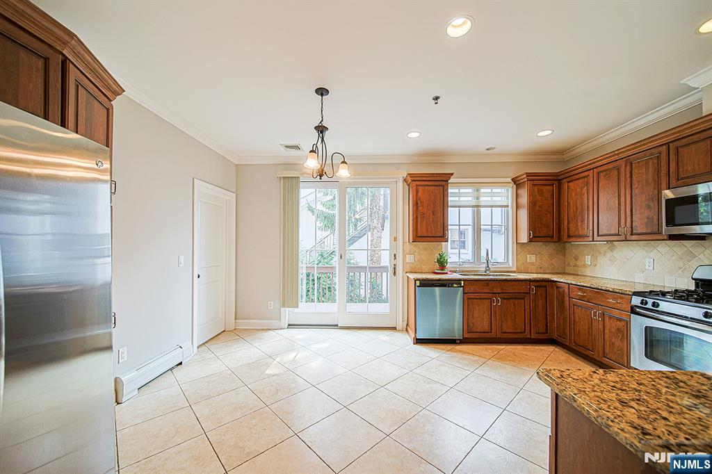 2462 3rd Street 2462