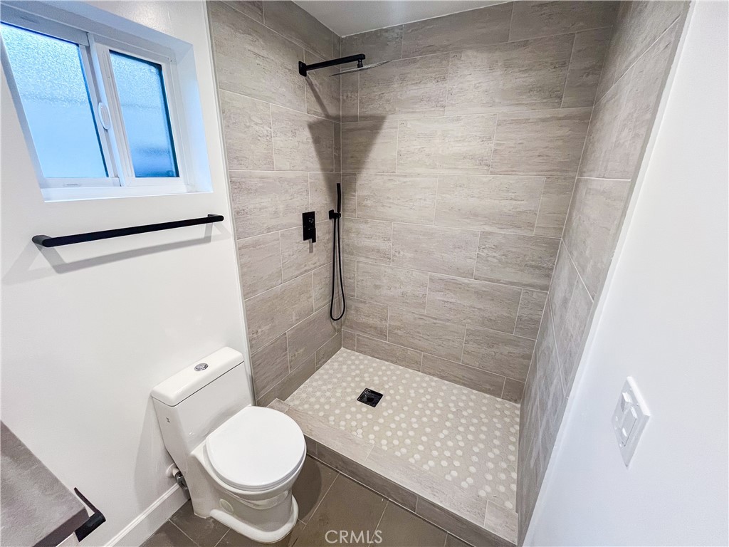 1774 1/2 W 37th Place