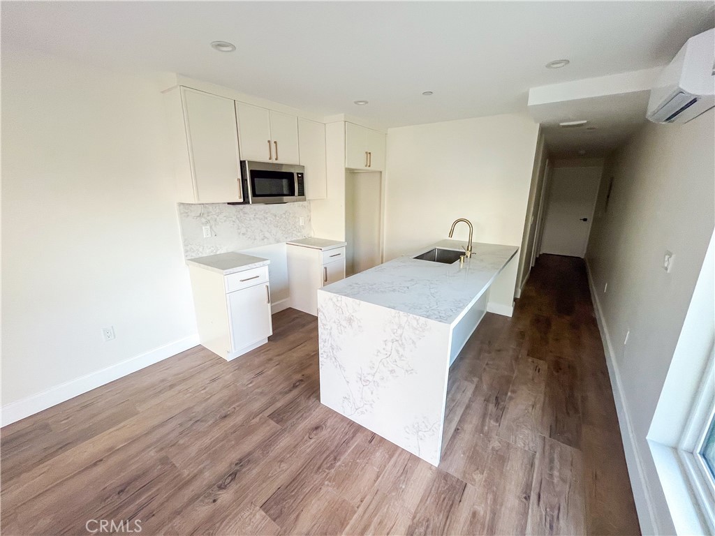 1774 1/2 W 37th Place