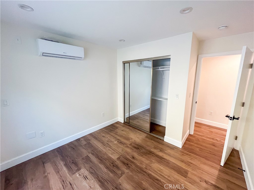 1774 1/2 W 37th Place