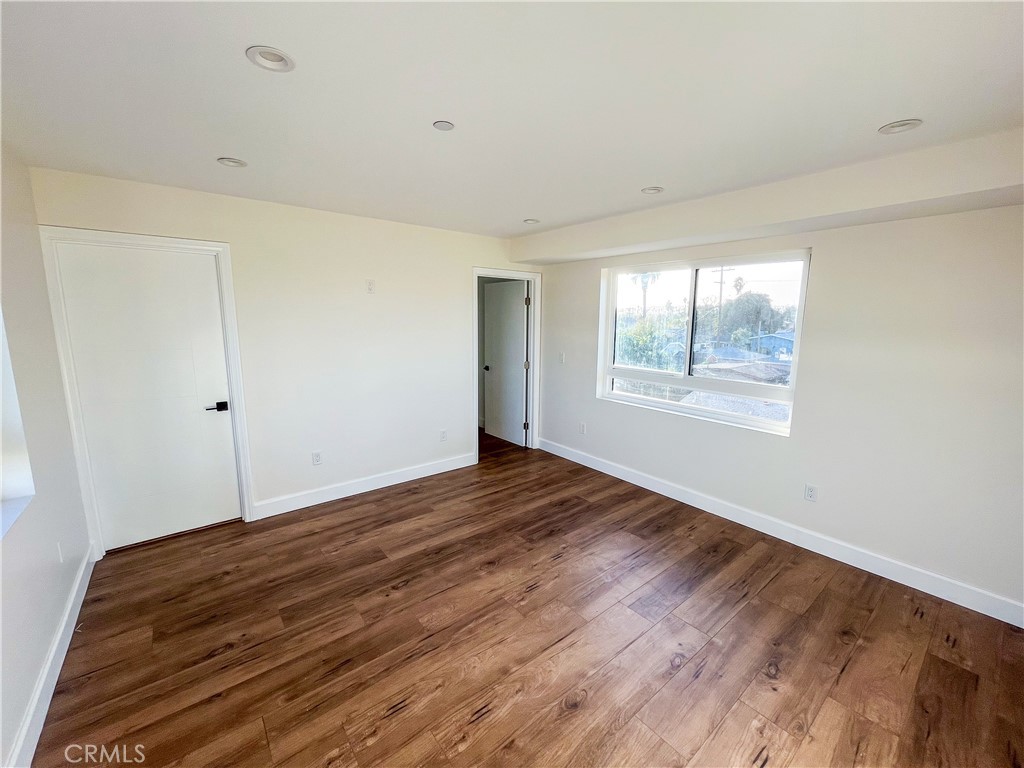 1776 W 37th Place