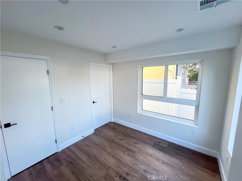1776 W 37th Place