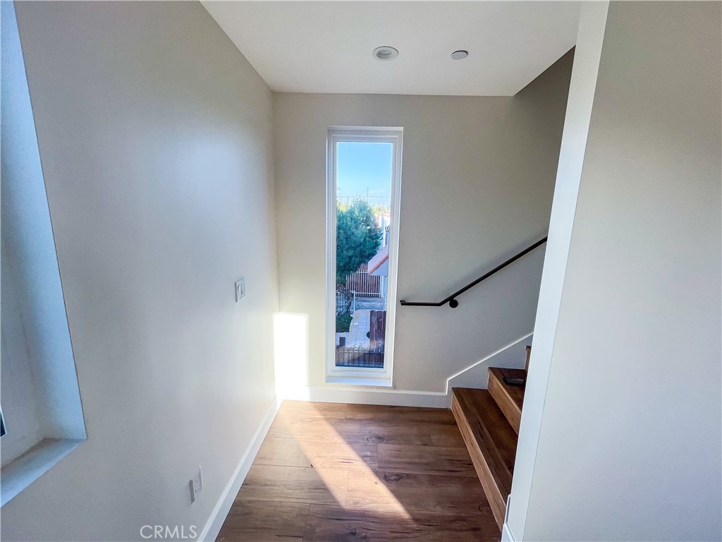 1776 W 37th Place