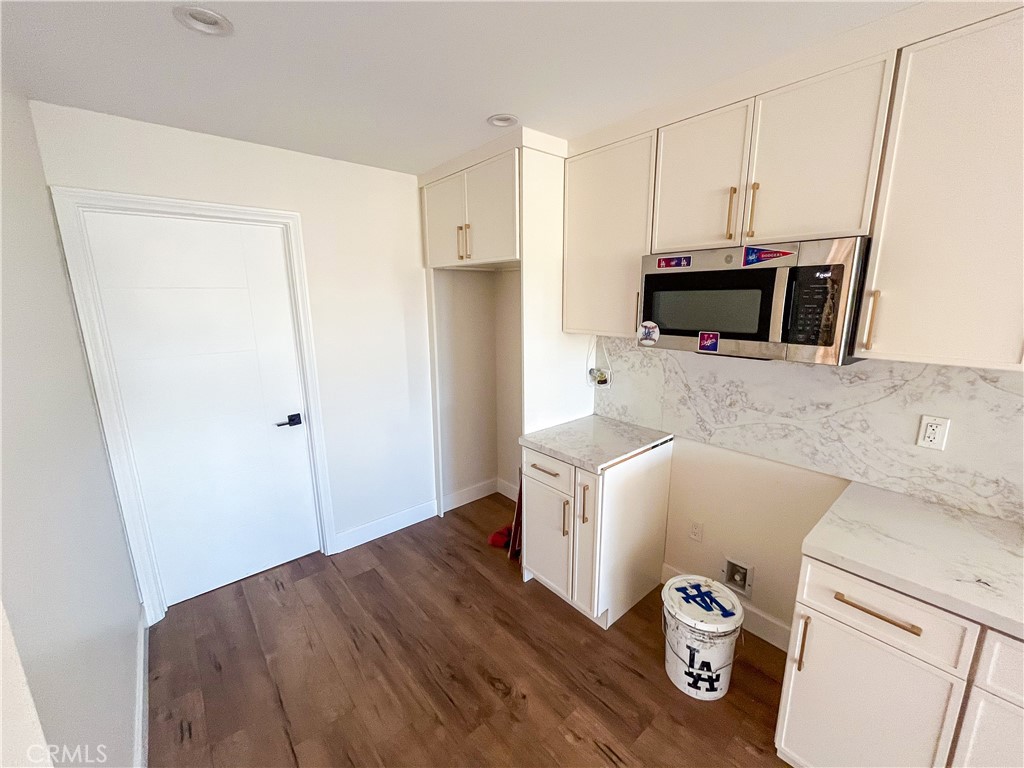 1776 W 37th Place
