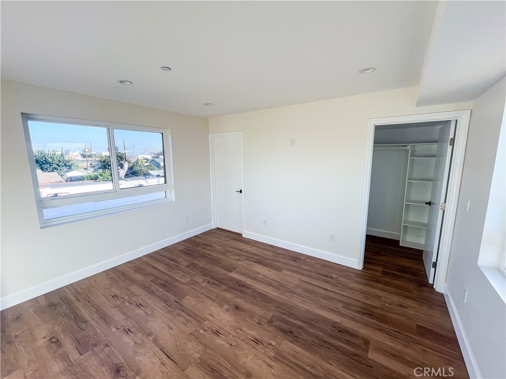 1776 W 37th Place