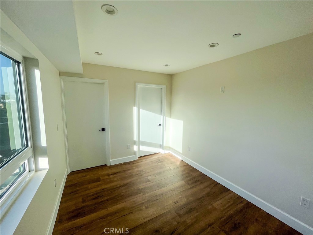 1776 W 37th Place