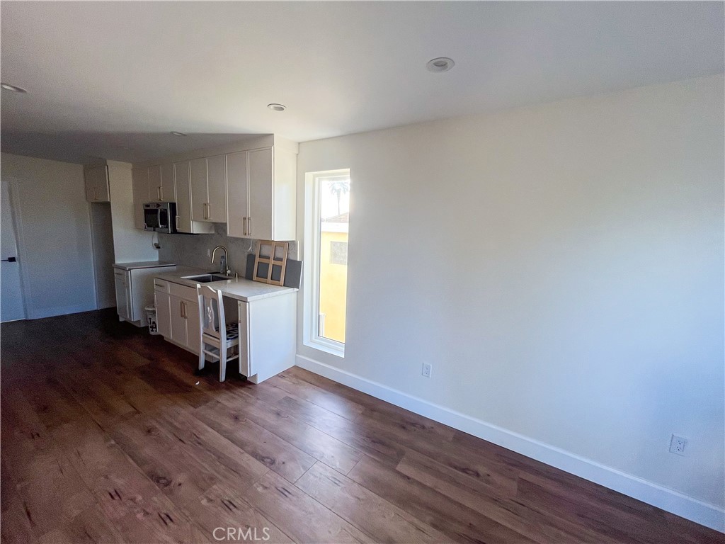 1776 W 37th Place