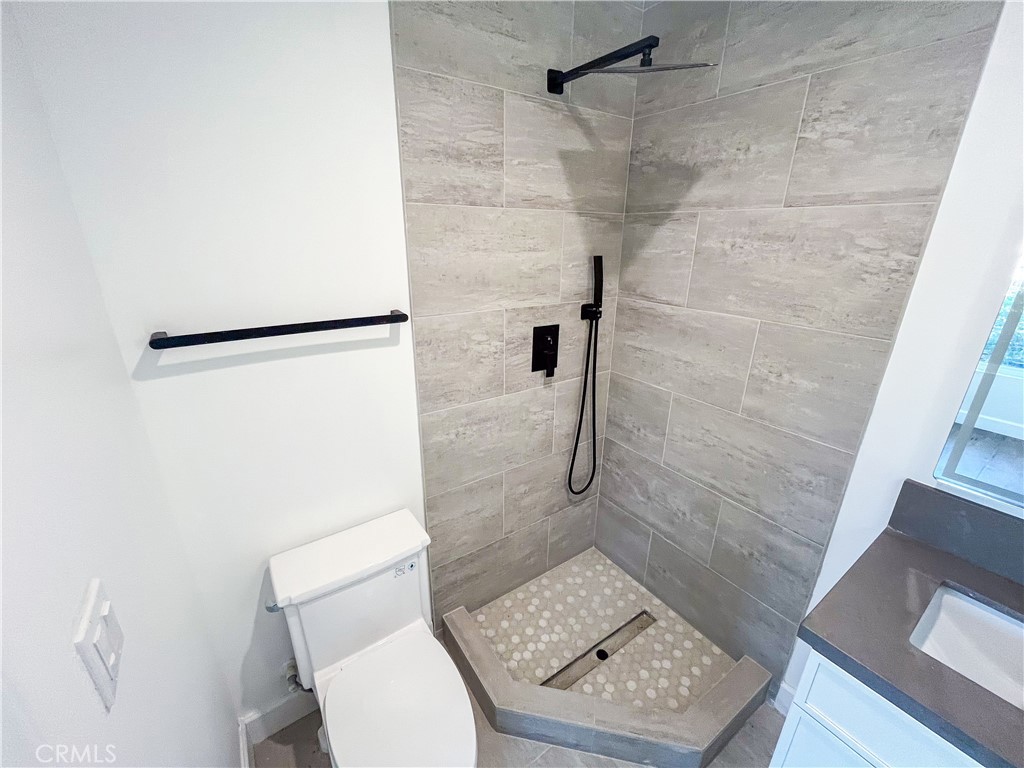 1776 W 37th Place
