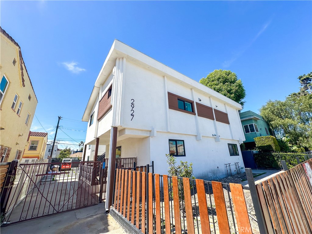 2927 S Redondo Boulevard 4