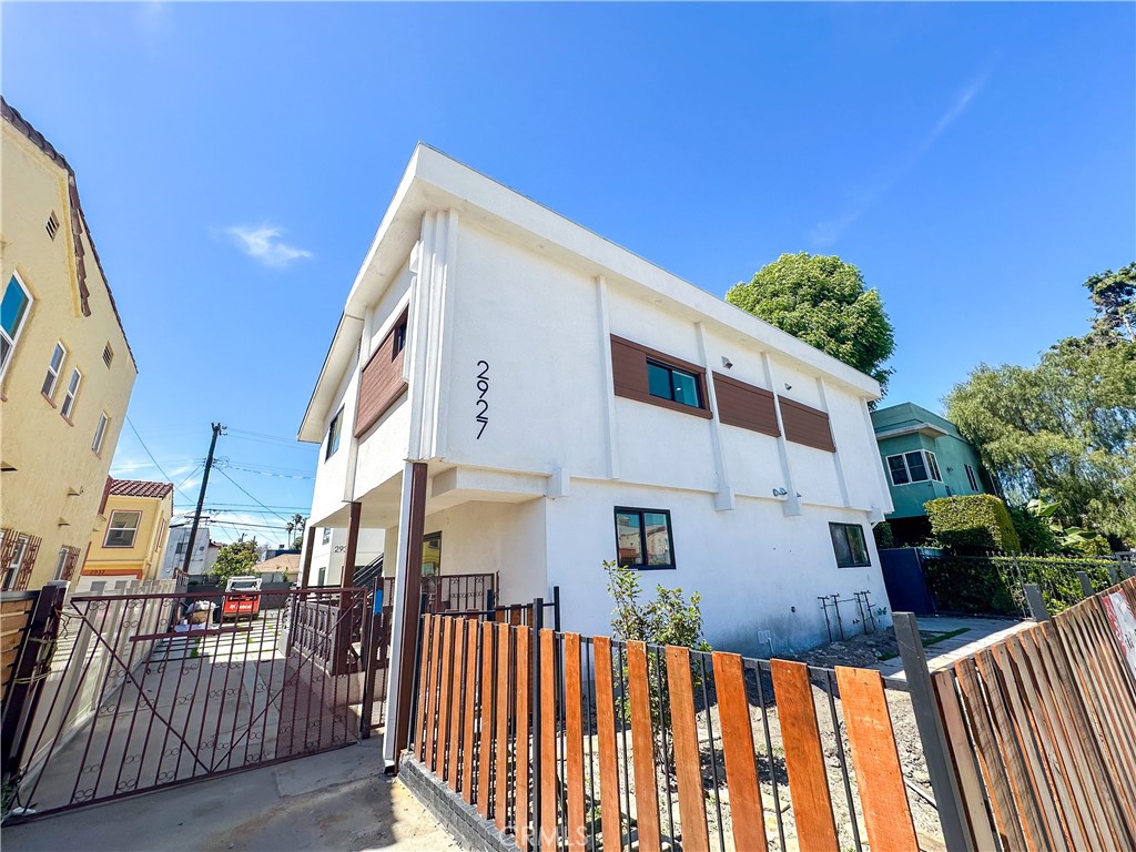 2927 S Redondo Boulevard 4