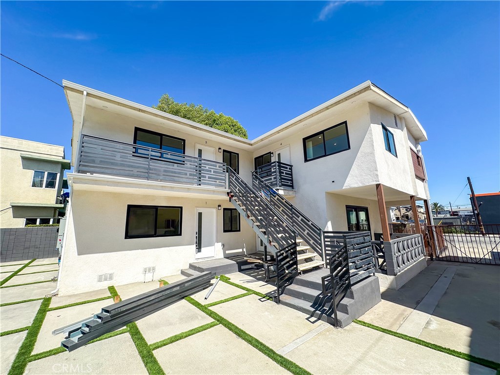 2927 S Redondo Boulevard 4