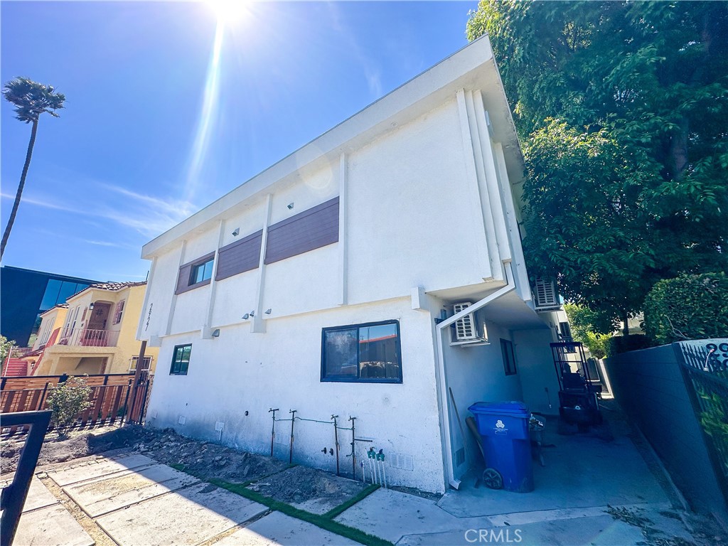 2927 S Redondo Boulevard 4