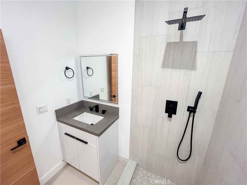 3020 1/2 Virginia Road