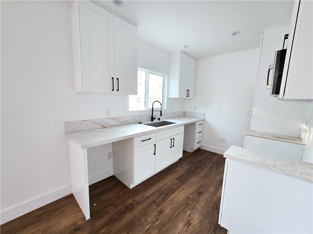 2814 S Mansfield Avenue 2816 1/2