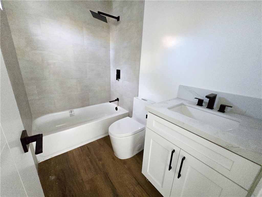 2814 S Mansfield Avenue 2816 1/2