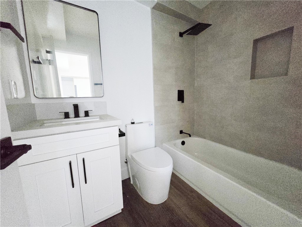 2814 S Mansfield Avenue 2816 1/2