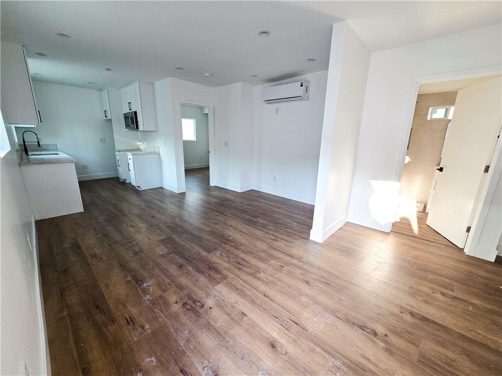 2814 S Mansfield Avenue 2816 1/2