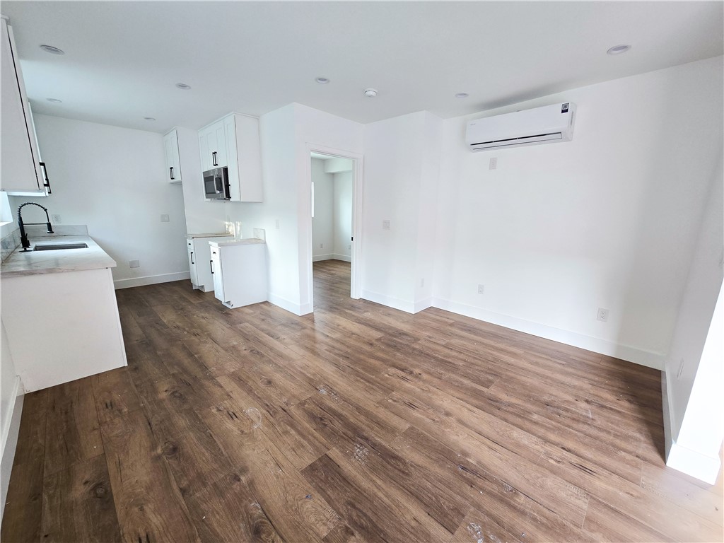 2814 S Mansfield Avenue 2816 1/2