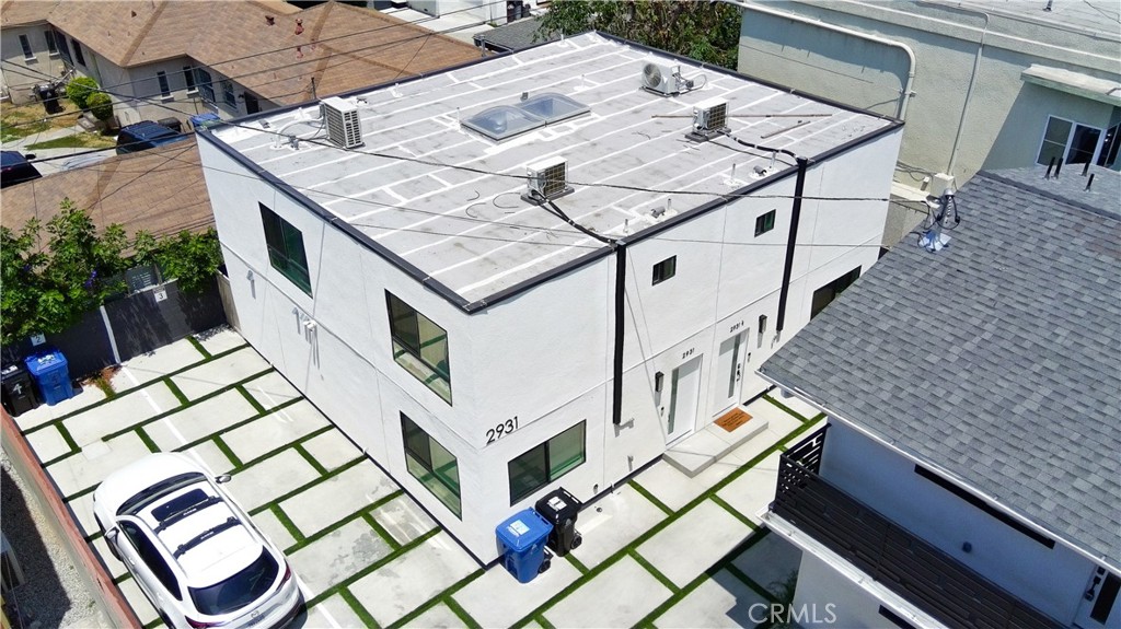 2927 S Redondo Boulevard