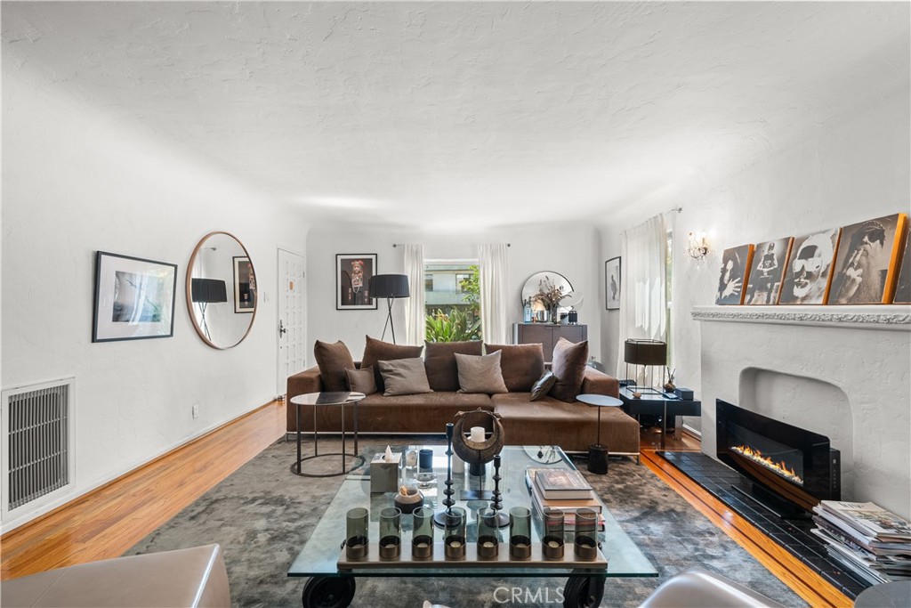 915 S Wooster