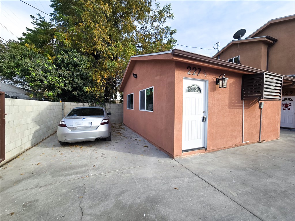 227 1/2 E 84th
