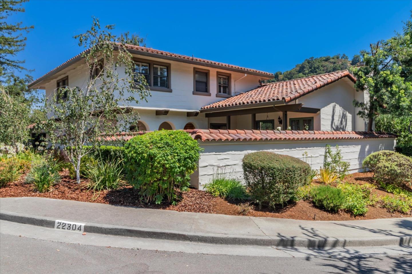 22304 N De Anza CIR