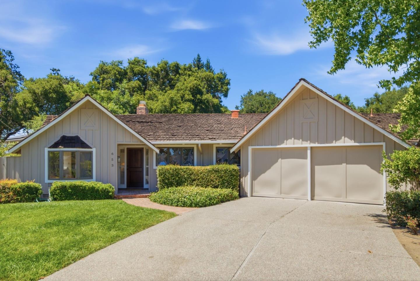 653 Rosewood CT