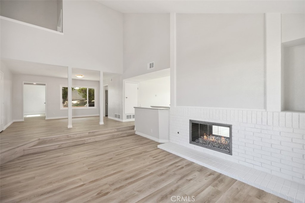 24922 Del Monte Street