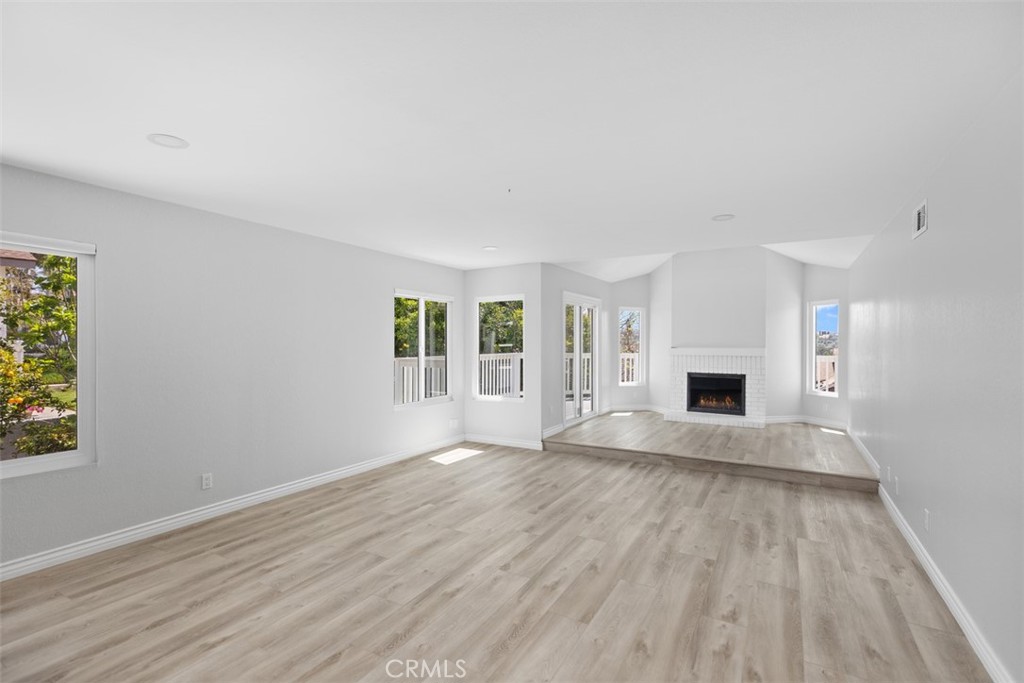 24922 Del Monte Street